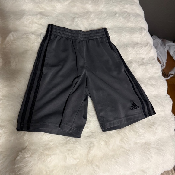 preowned, Adidas Boys Athletic Shorts - Size Small / 8 - Gray With Black Stripes - Picture 1 of 2